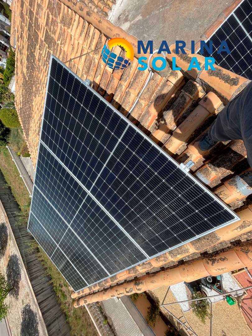 Aprovechando la energía solar en Els Poblets: Una instalación fotovoltaica con estructura de hormigón para reducir el consumo de energía eléctrica